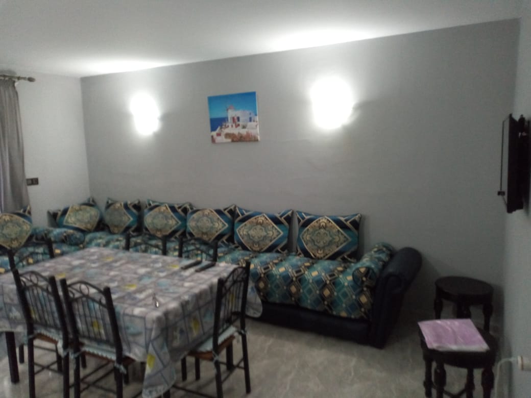 Appartement à louer à Restinga Plage, Route de Ceuta, dans une résidence fermée. 2 chambres, salon, terrasse, 75 m².