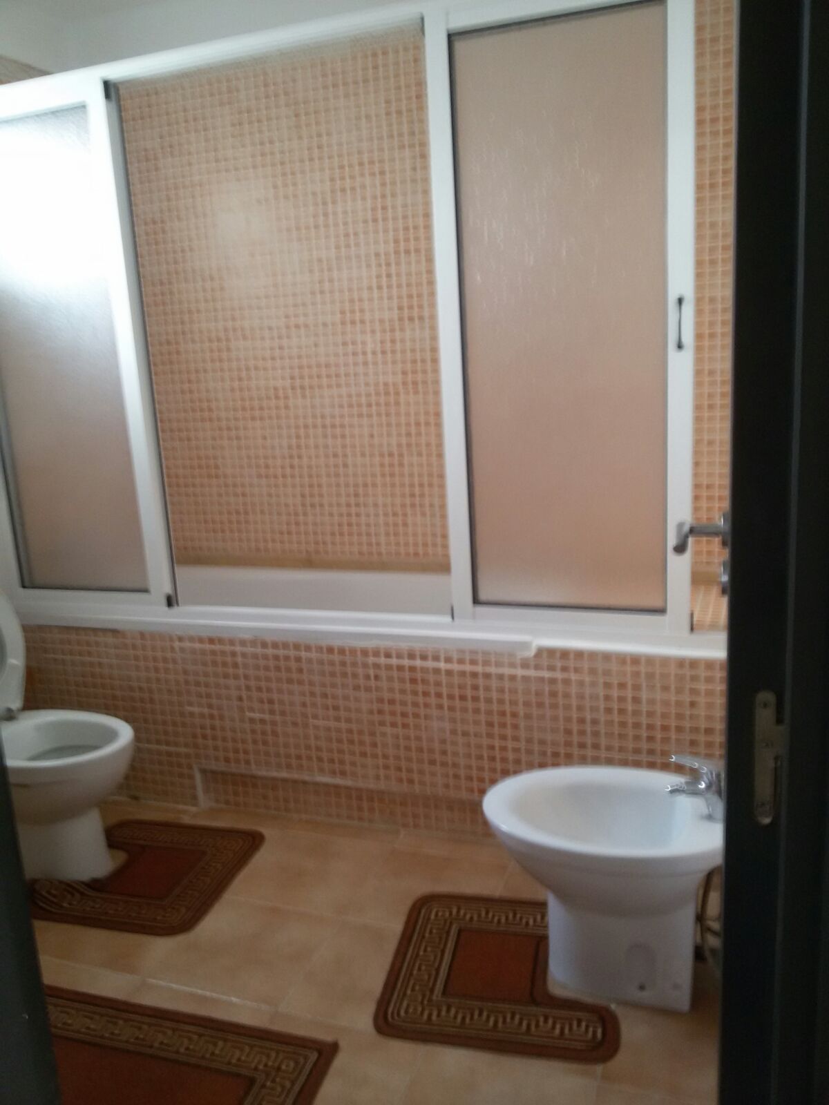 Appartement à louer à mdiq ، 70mètres piscine 2 chambre salon balcon 3ème étage