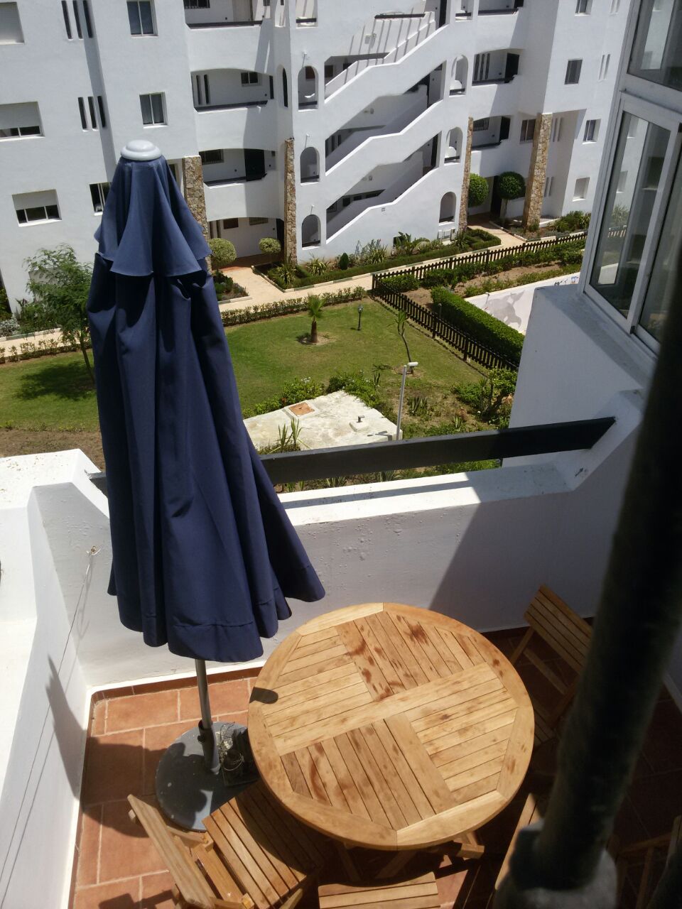 Appartement à louer à mdiq ، 70mètres piscine 2 chambre salon balcon 3ème étage