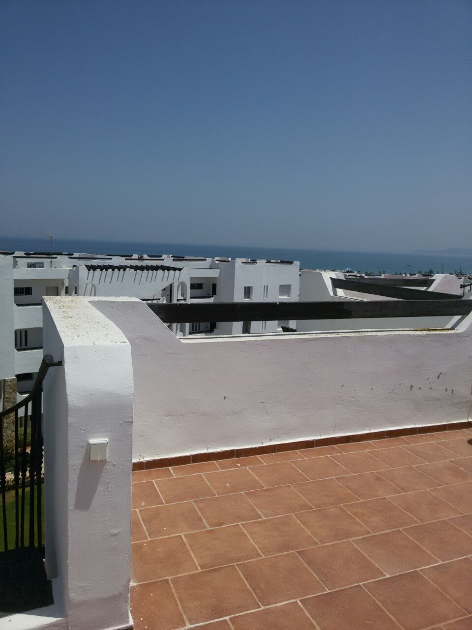 Appartement à louer à mdiq ، 70mètres piscine 2 chambre salon balcon 3ème étage